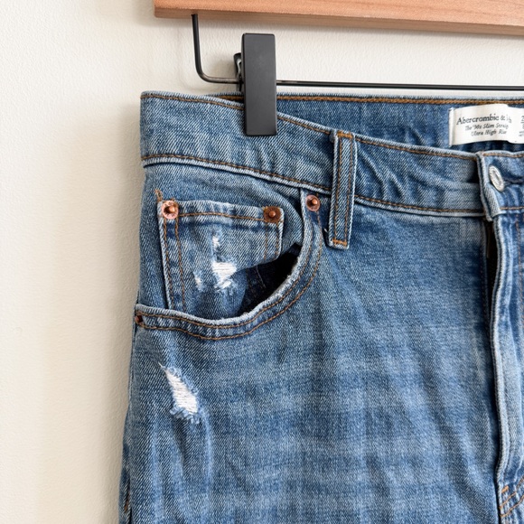 ABERCROMBIE • Ultra High Rise 90s Slim Straight Jean in Medium Destroy - Picture 5 of 13